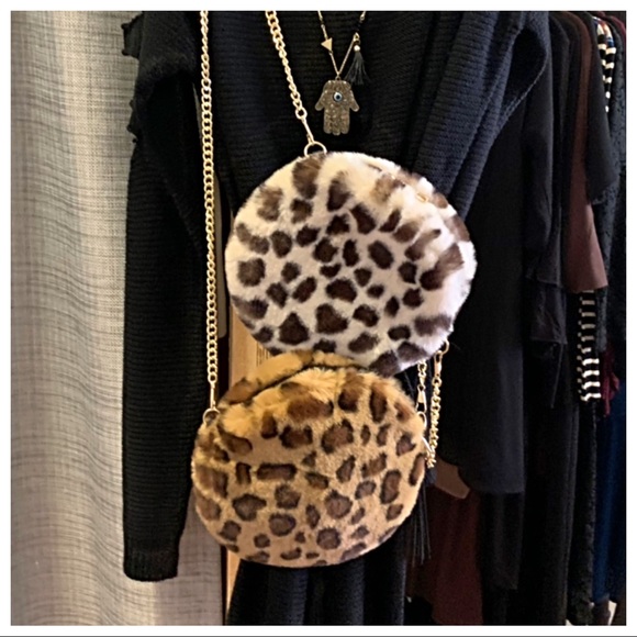 #25 ✨LAST ONE ✨PARIS Faux fur leopard cross body bag - Picture 6 of 7
